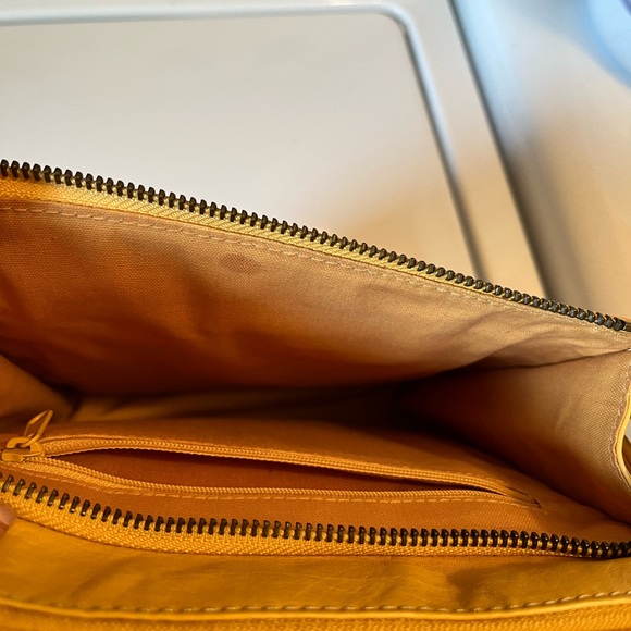 FOSSIL purse - Picture 7 of 8